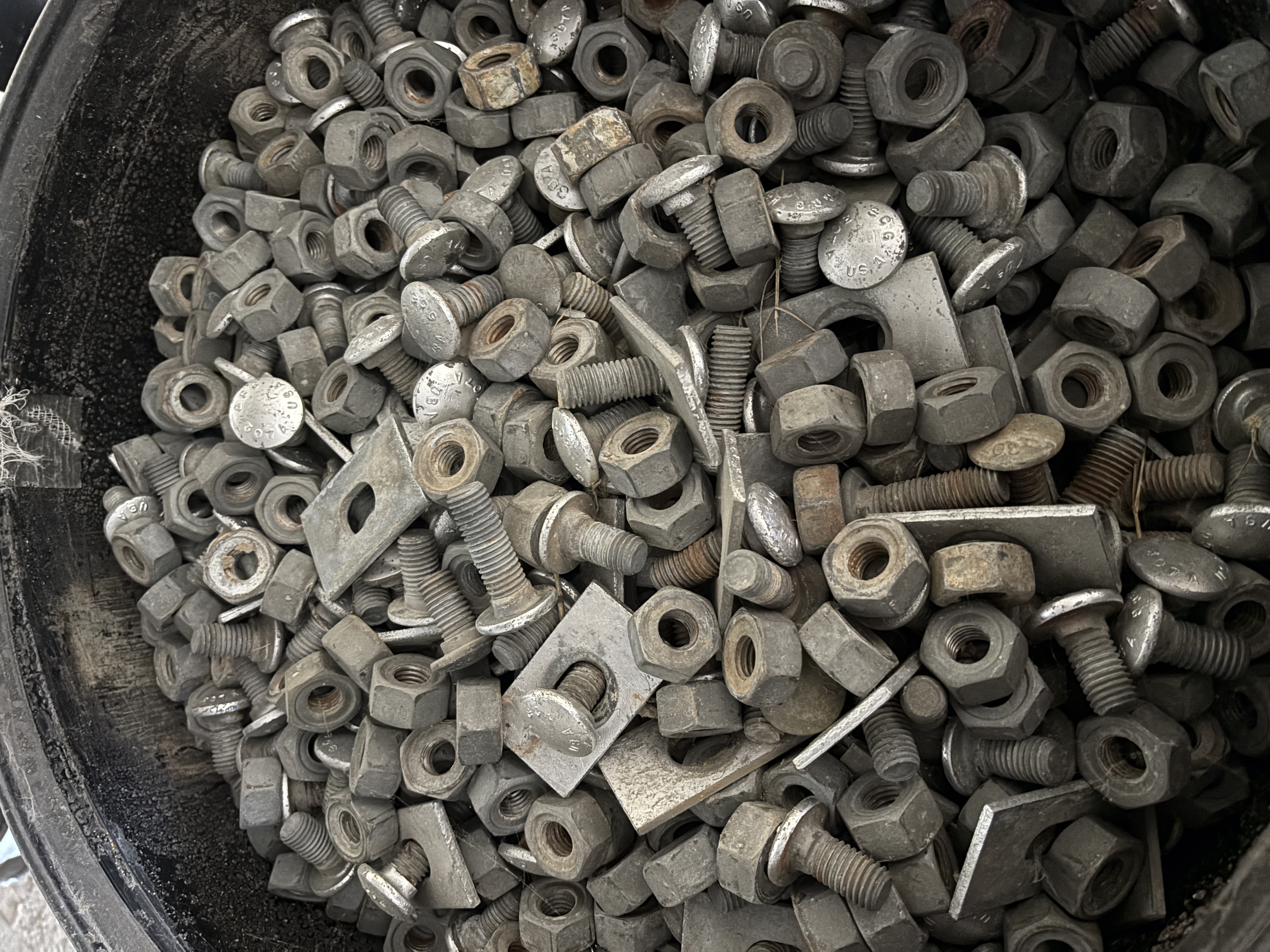 Guardrail splicer bolts